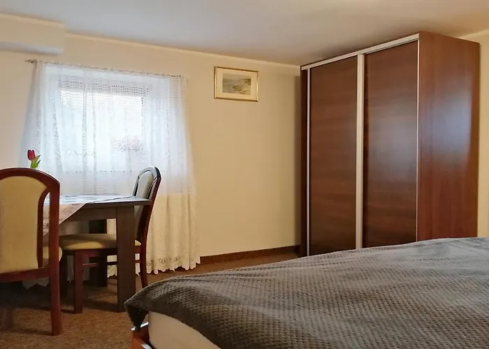 Willa Jaworowy Zdroj Guest house